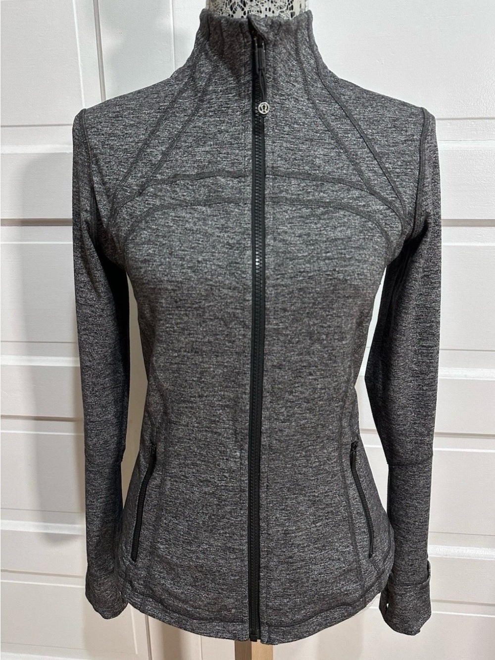 Lululemon Define Jacket Size 10 Heathered Black Flattering Fit Luon $128